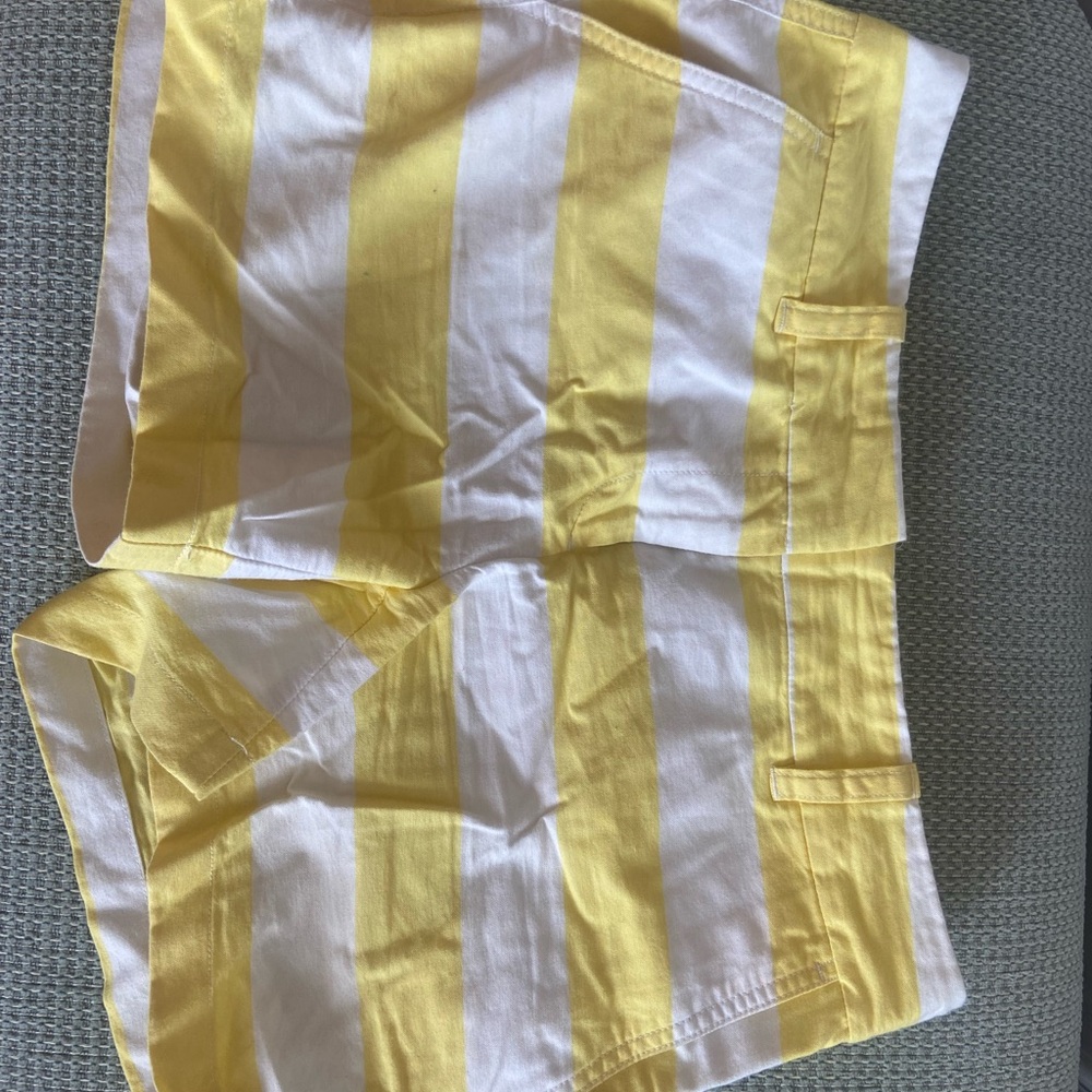 Vineyard Vines Size 4 Yellow Striped Shorts